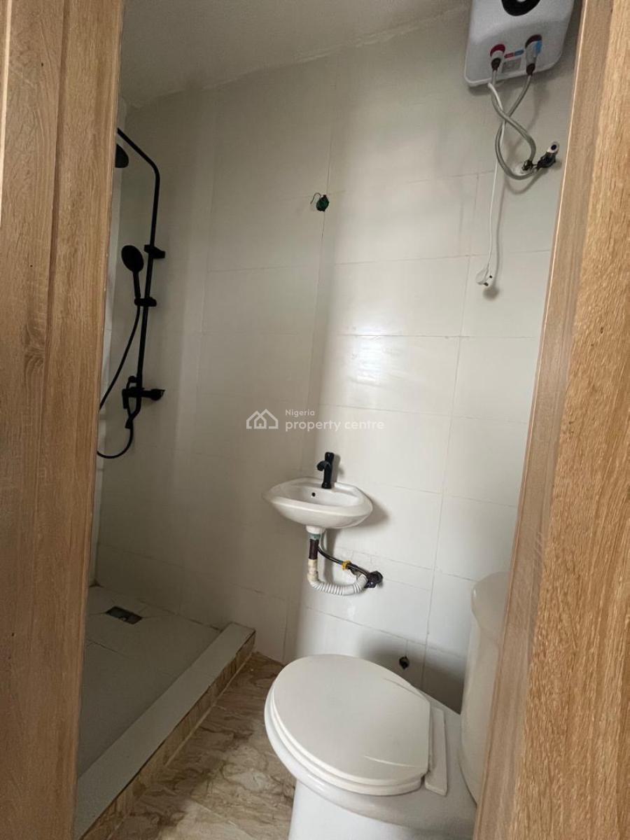 Distress 2 Bedroom Apartment, Vgc, Lekki, Lagos, Flat / Apartment for Sale