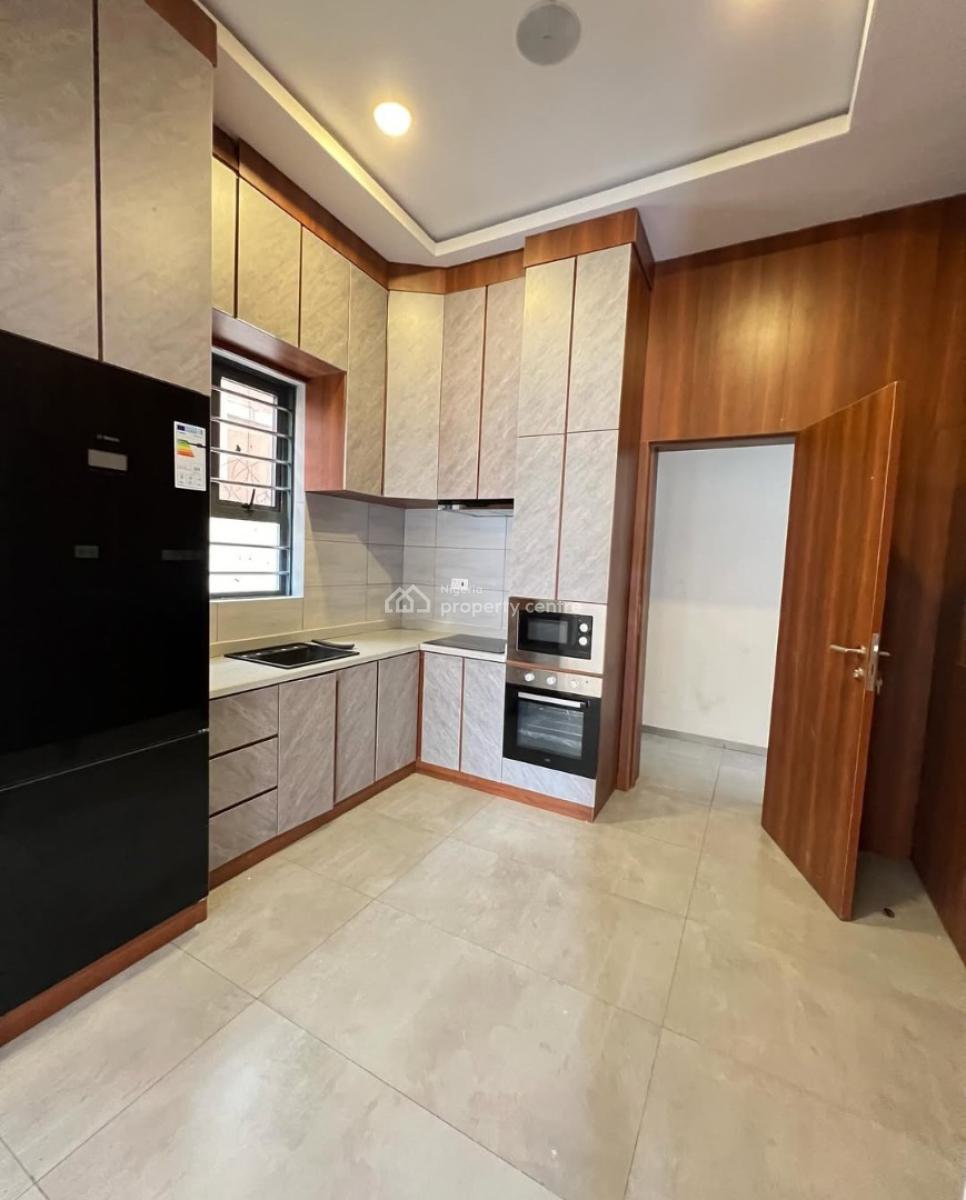 Self-serviced and Self-compound and Come with Your Own Generator 4 Bed, Lekki Phase 1, Lekki, Lagos, House for Rent