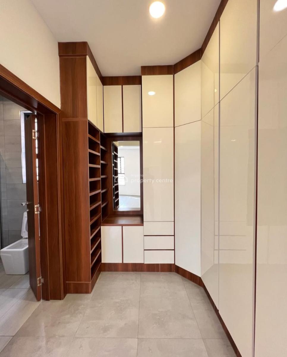 Self-serviced and Self-compound and Come with Your Own Generator 4 Bed, Lekki Phase 1, Lekki, Lagos, House for Rent