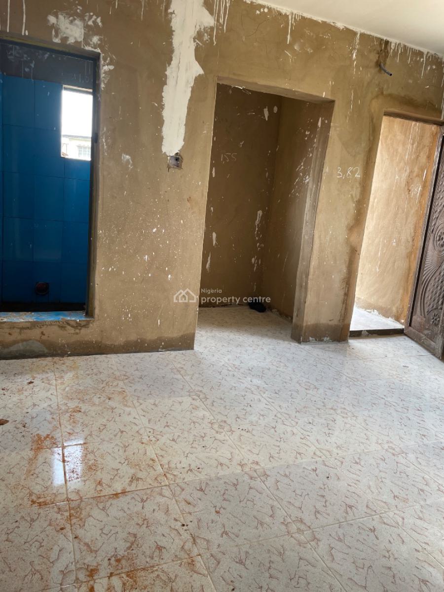 Room Self Contain, Fadeyi Bus Stop, Fadeyi, Shomolu, Lagos, Self Contain (single Rooms) for Rent