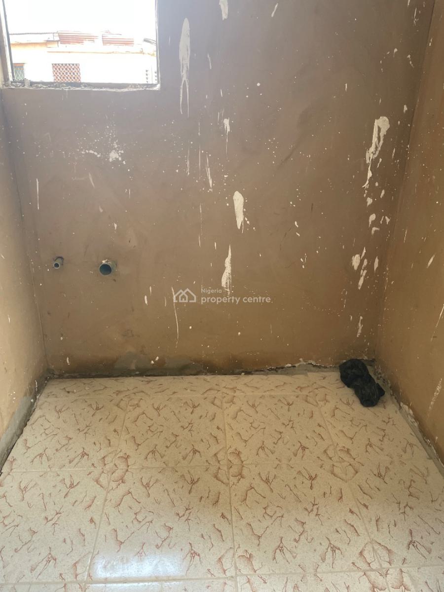 Room Self Contain, Fadeyi Bus Stop, Fadeyi, Shomolu, Lagos, Self Contain (single Rooms) for Rent