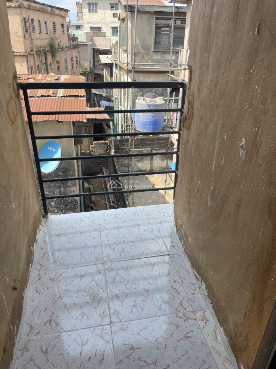 Room Self Contain, Fadeyi Bus Stop, Fadeyi, Shomolu, Lagos, Self Contain (single Rooms) for Rent