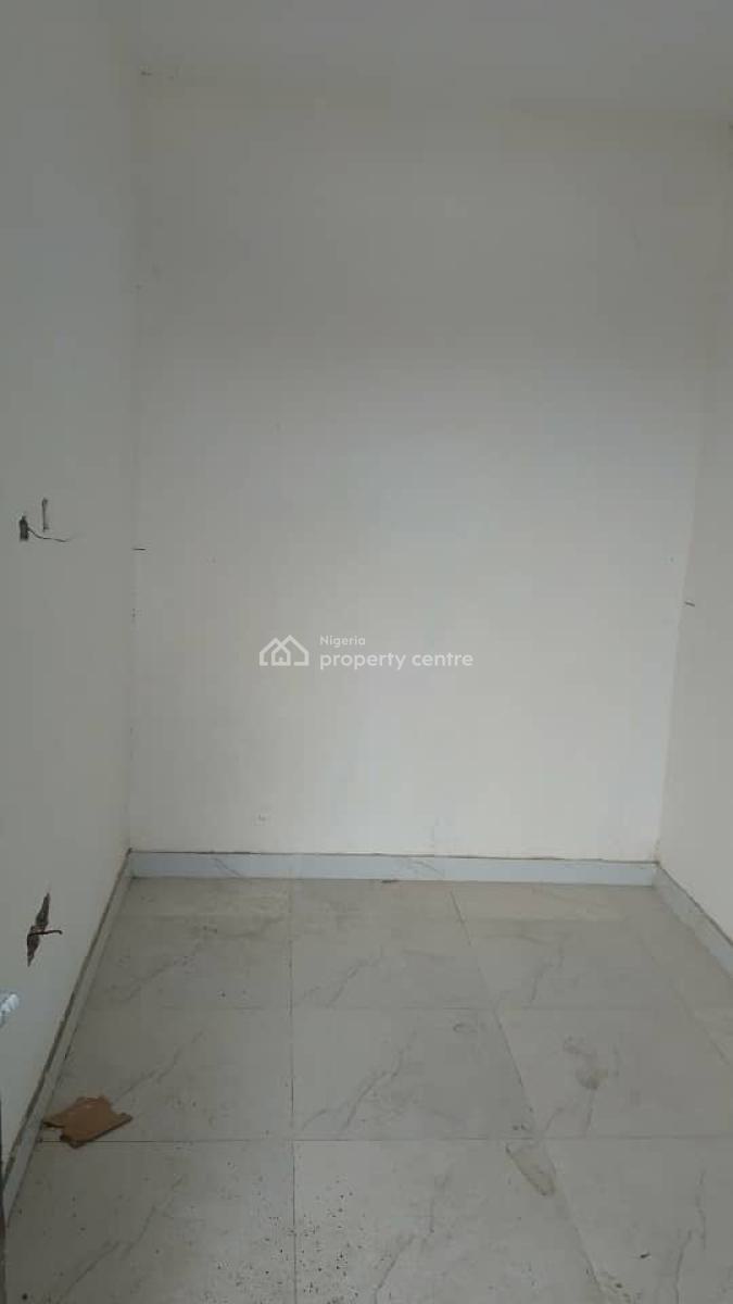 Well-built -semi Finished Serviced 3-bedroom En-suite Upstairs Flat, Alpha Beach Road, Igbo Efon, Lekki, Lagos, Flat / Apartment for Sale