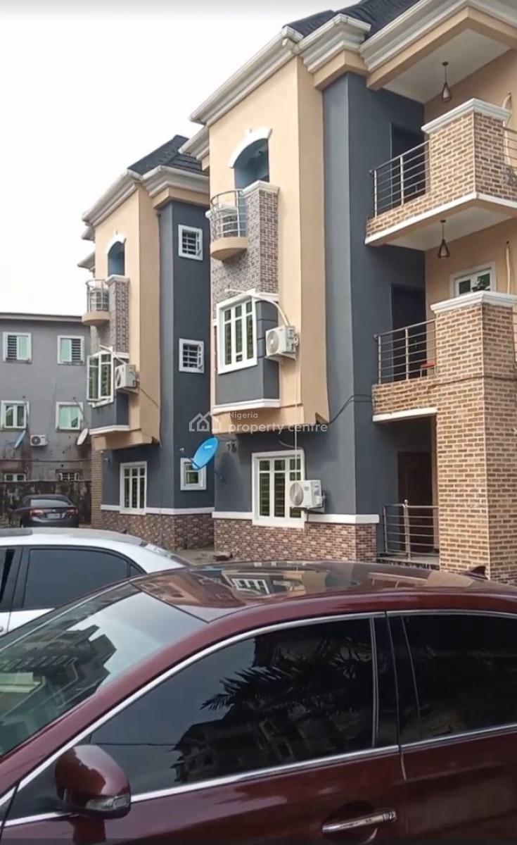 Distress: 6 Units of 2 Bedroom Apartments in Pristine Condition, Sangotedo, Ajah, Lagos, Block of Flats for Sale