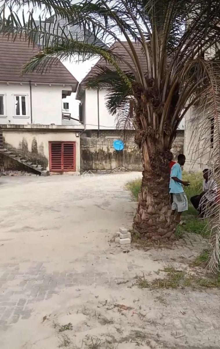 Distress: 6 Units of 2 Bedroom Apartments in Pristine Condition, Sangotedo, Ajah, Lagos, Block of Flats for Sale