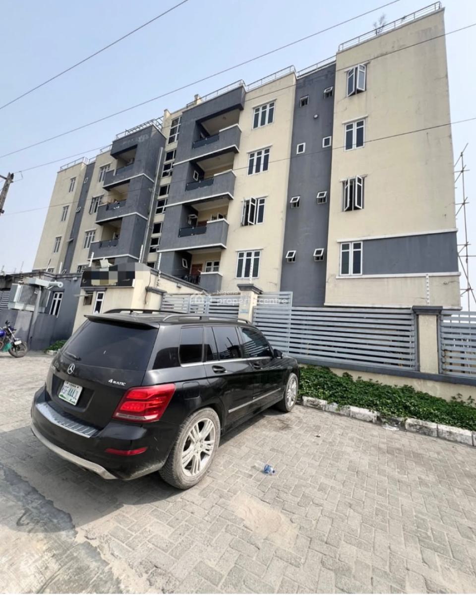 Massive 3 Bedroom Apartment in a Serene, Spar Road, Ikate, Lekki, Lagos, Flat / Apartment for Rent