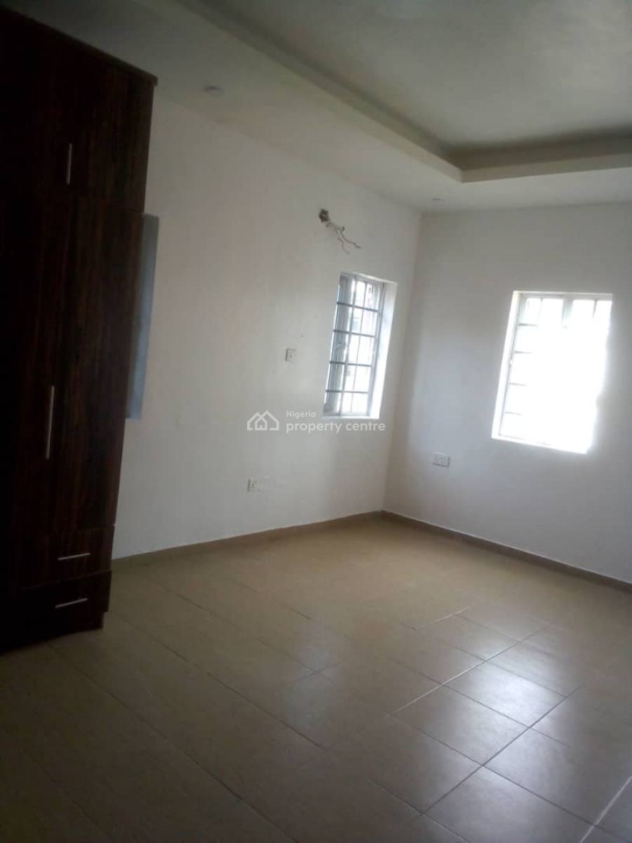Spacious 3bedroom Upstairs Secured Estate, Osapa, Lekki, Lagos, Flat / Apartment for Rent