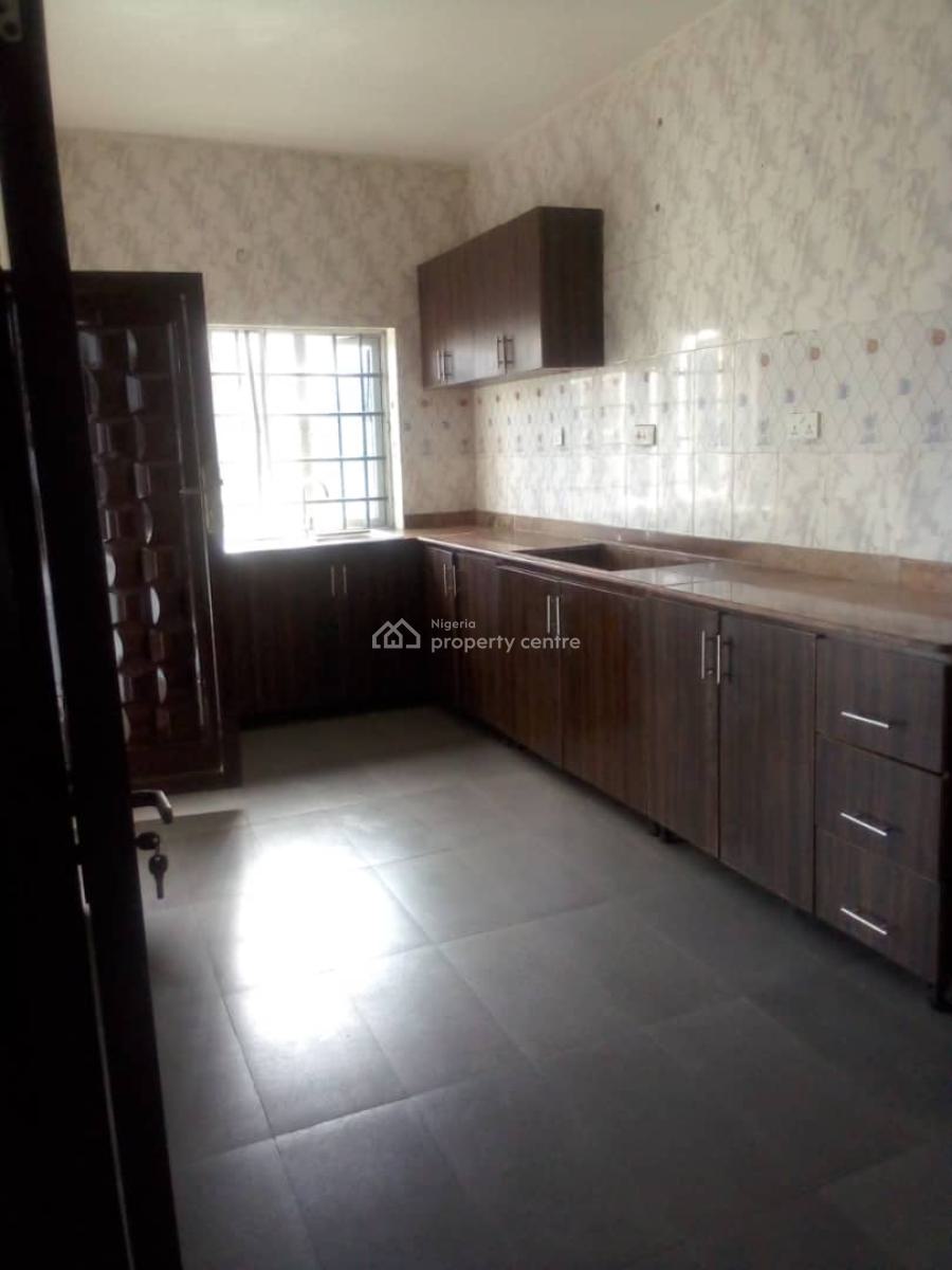 Spacious 3bedroom Upstairs Secured Estate, Osapa, Lekki, Lagos, Flat / Apartment for Rent