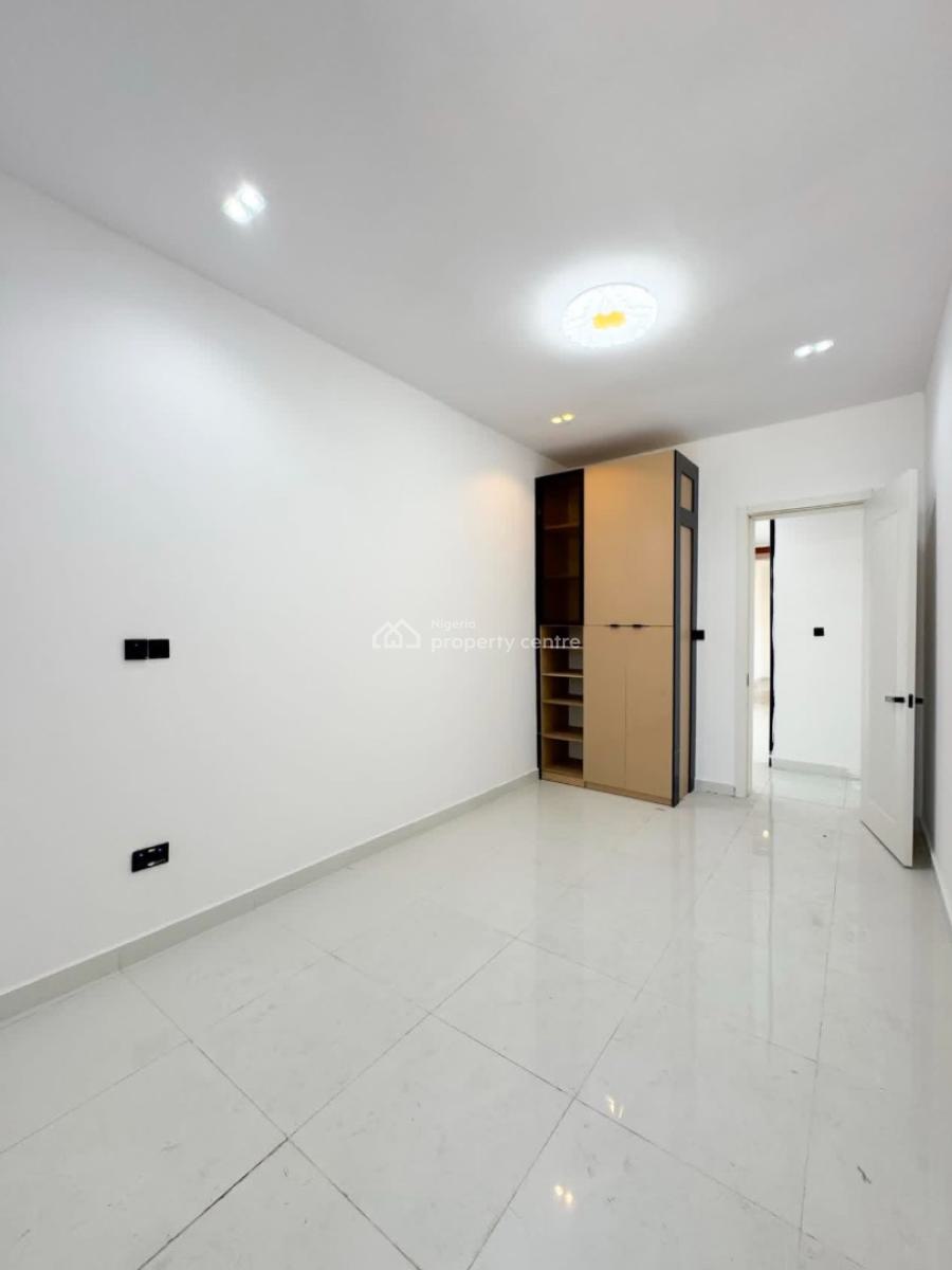 Tastefully Finished Luxury 2 Bedroom Apartment in a Communal Space, in a Well Secured Neighborhood, Ologolo, Lekki, Lagos, Flat / Apartment for Sale