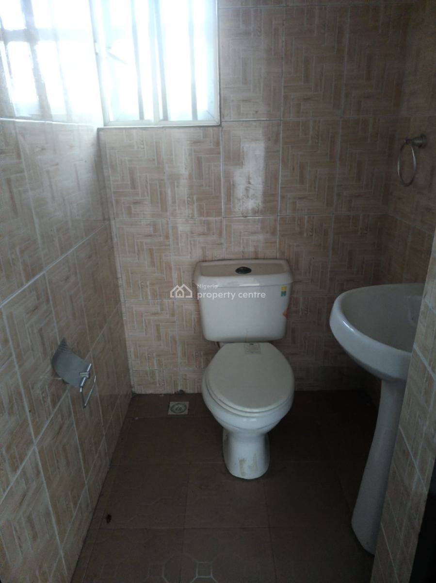 Affordable 2 Bed Downstairs, Off Mobil Road Ilaje, Ilaje, Ajah, Lagos, Flat / Apartment for Rent