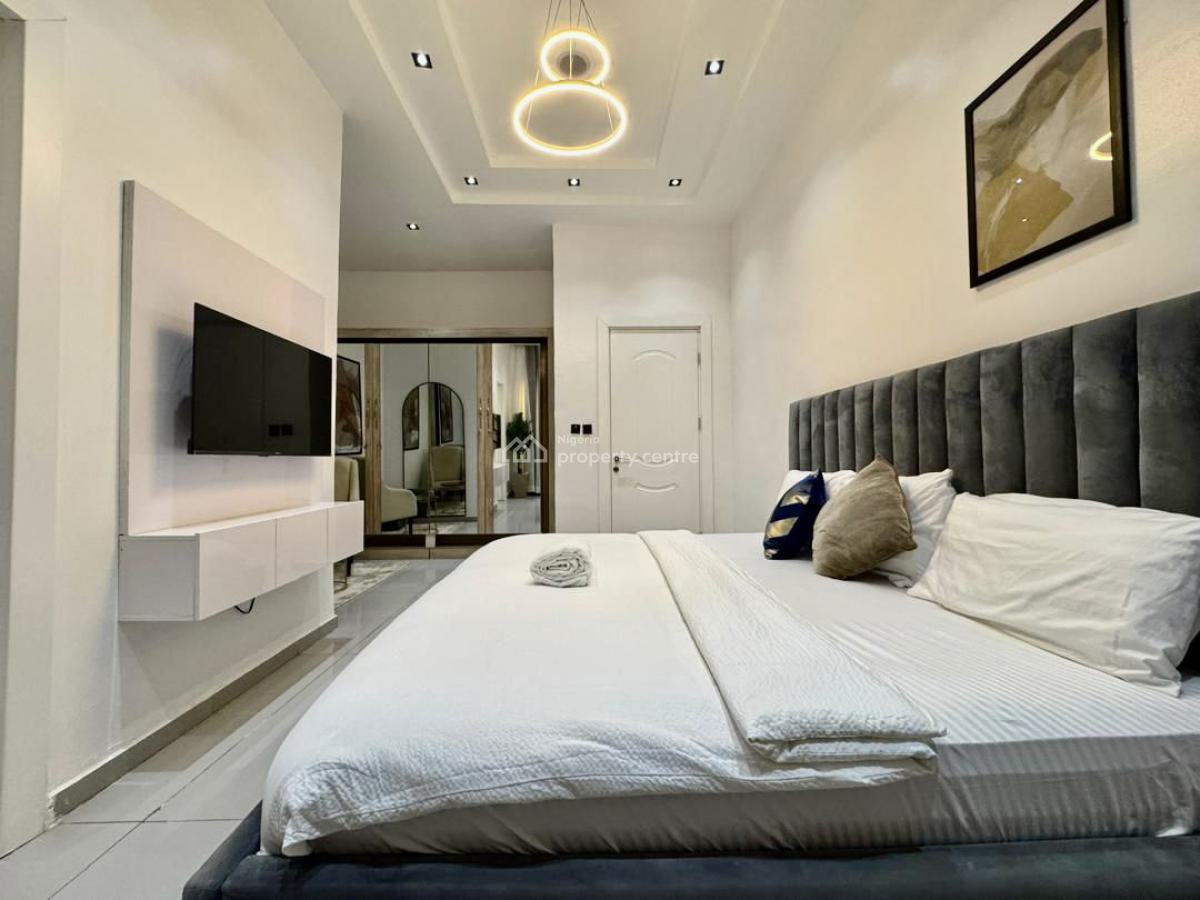 Waterfront Pentfloor 2 Bedroom Apartment with Gym and Pool, Lekki Phase 1, Lekki, Lagos, Flat / Apartment for Rent