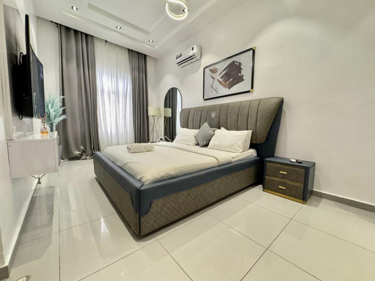 Waterfront Pentfloor 2 Bedroom Apartment with Gym and Pool, Lekki Phase 1, Lekki, Lagos, Flat / Apartment for Rent