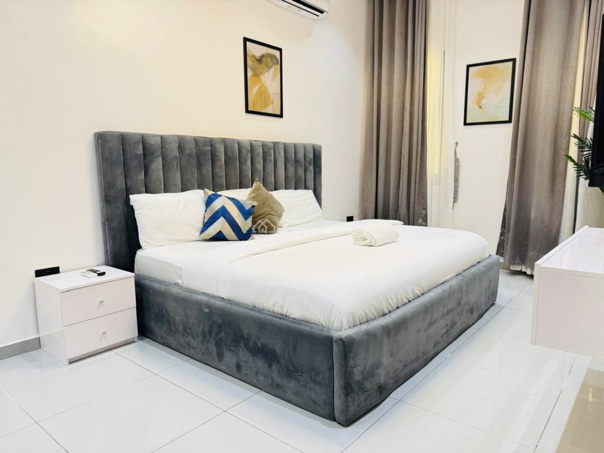 Waterfront Pentfloor 2 Bedroom Apartment with Gym and Pool, Lekki Phase 1, Lekki, Lagos, Flat / Apartment for Rent