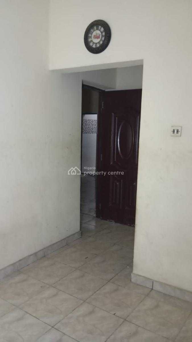 Self-serviced 2-bedroom Flat (upstairs)3toilets/2baths,, Omole, Omole Phase 1, Ikeja, Lagos, Flat / Apartment for Rent