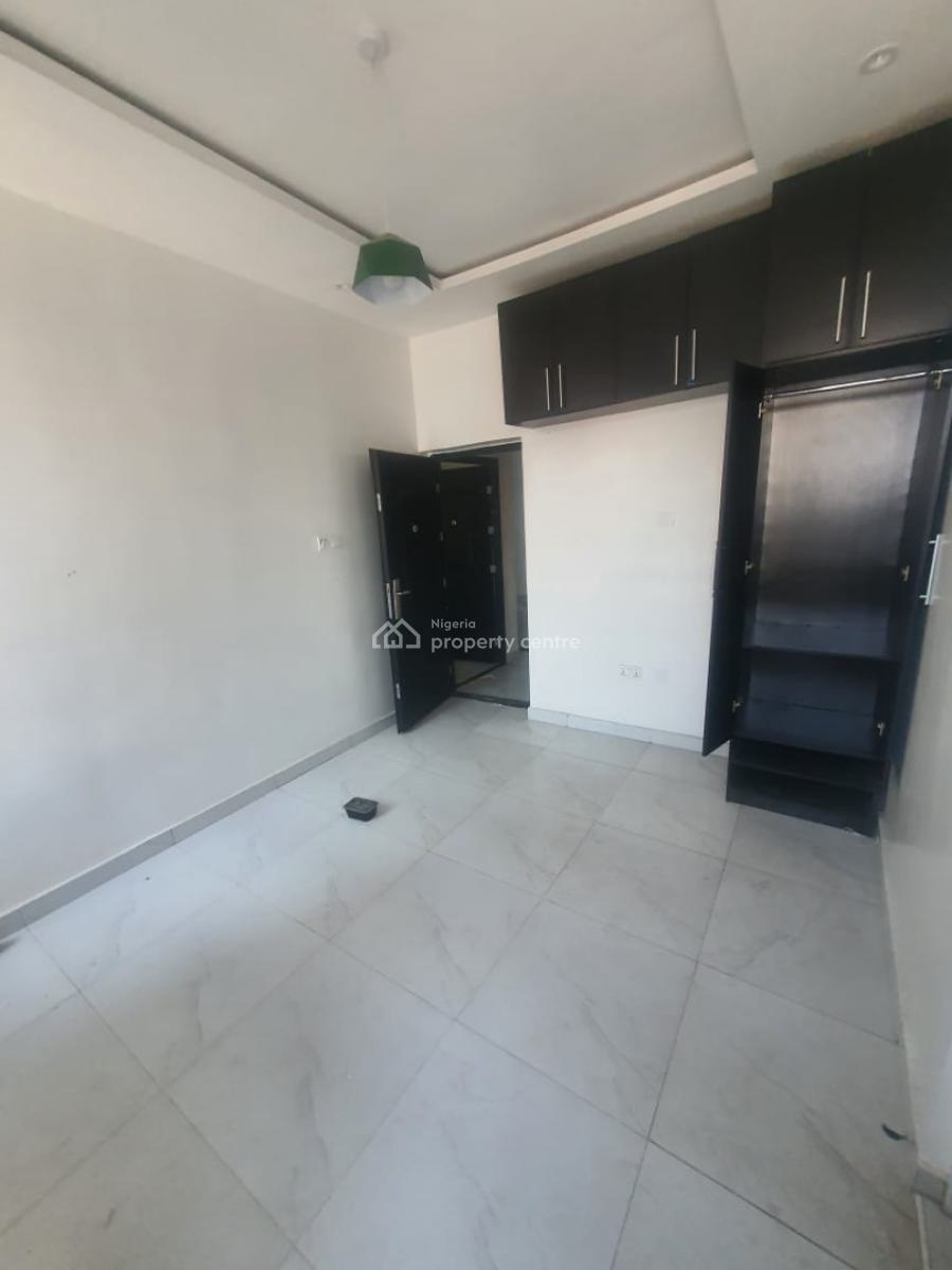 2 Bedroom Apartment Upstairs, Ologolo, Lekki, Lagos, Flat / Apartment for Rent