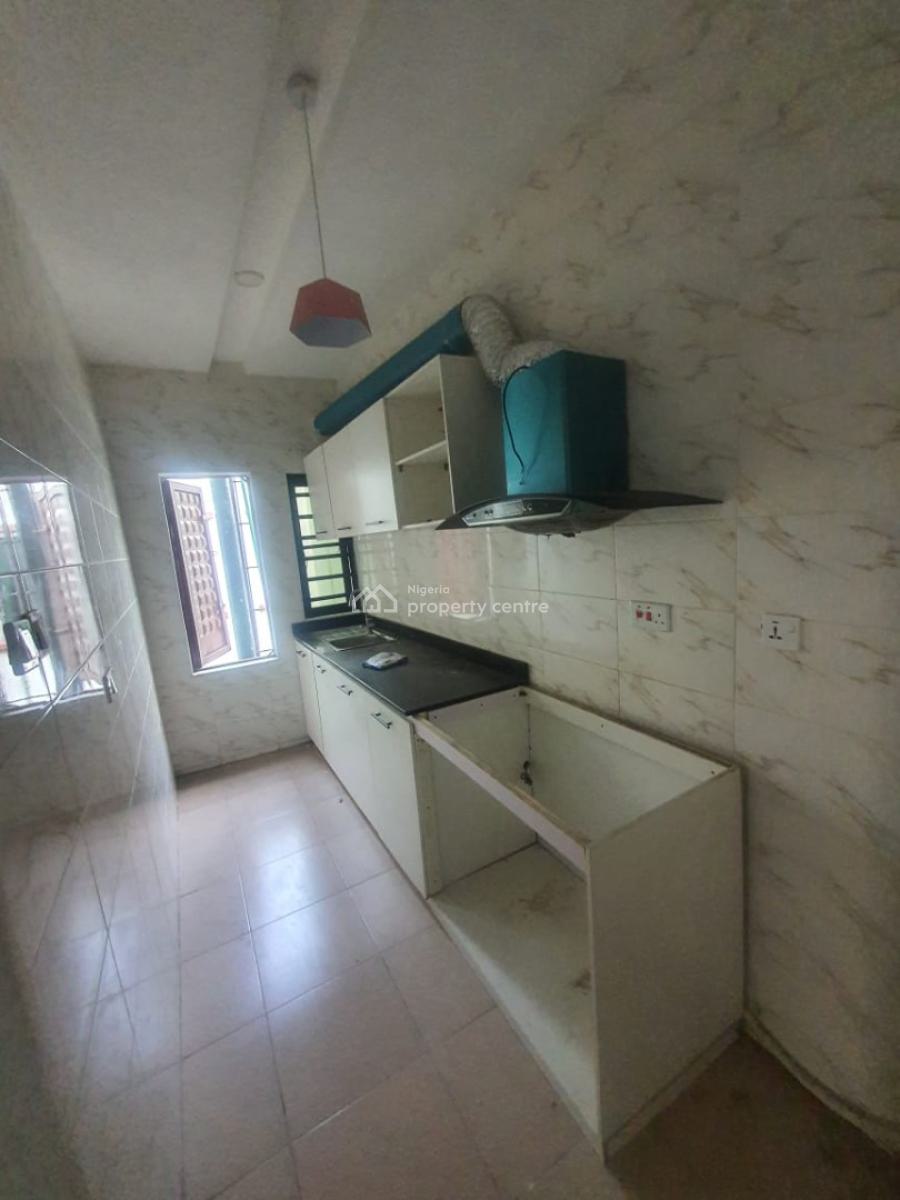 2 Bedroom Apartment Upstairs, Ologolo, Lekki, Lagos, Flat / Apartment for Rent