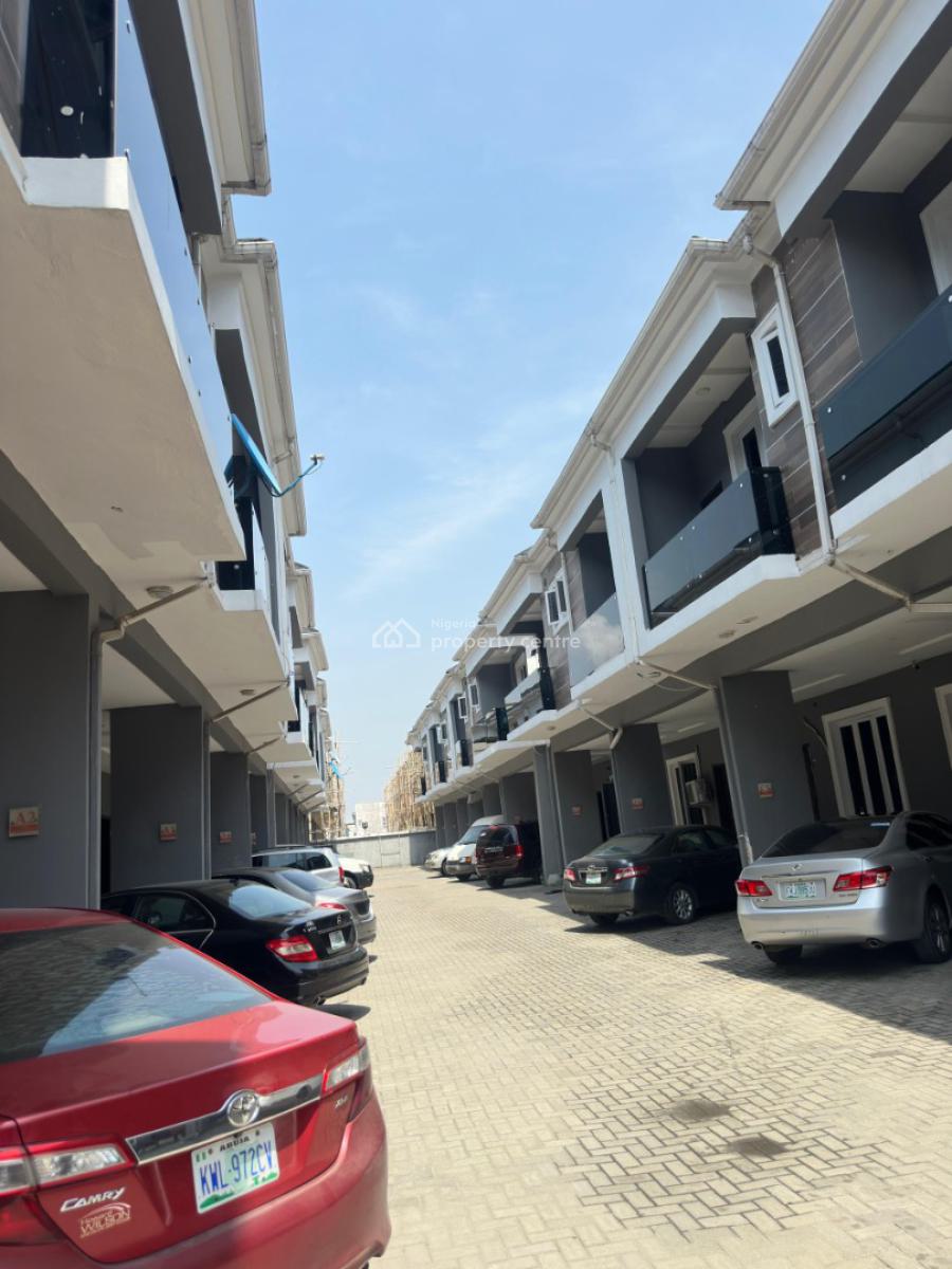 Downstairs  Mini Flat with Open Plan Kitchen { Video}, Royal Pine Gate 3 Orchid Road, Lekki, Lagos, Mini Flat (room and Parlour) for Rent