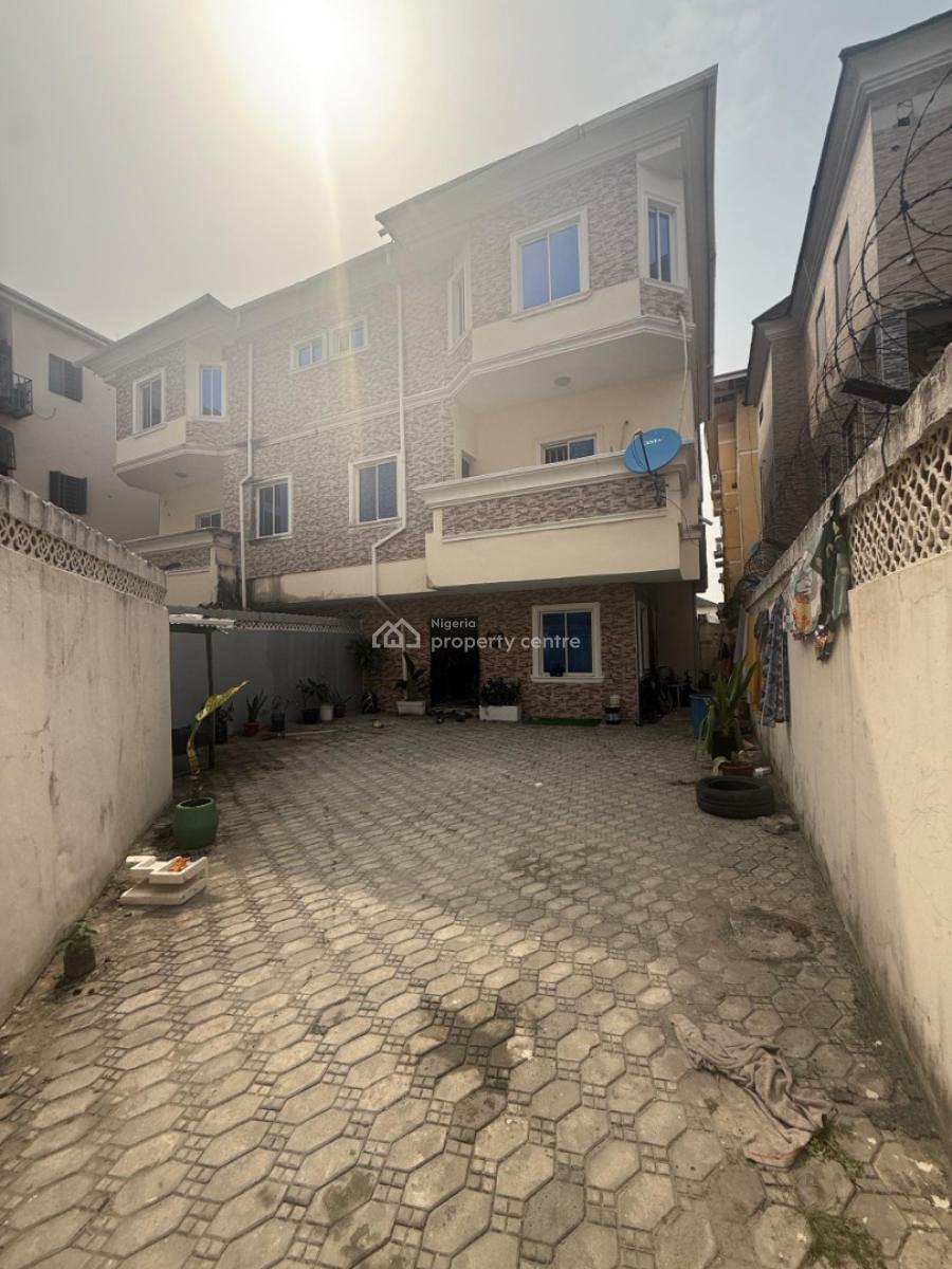 Superb 4-bed + Bq Semi-detached Duplex.occupied.in Own Gated Compound, Admiralty Homes Estate, Alpha Beach Road, New-road Bustop, Igbo Efon, Lekki, Lagos, Semi-detached Duplex for Sale