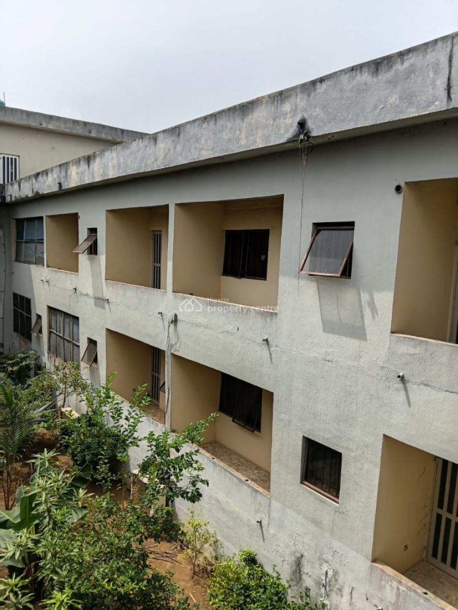 16 Bedrooms with 4  Massive Living Rms + Halls & Garages, Epe Town on The Major Road, Epe, Lagos, Hotel / Guest House for Rent