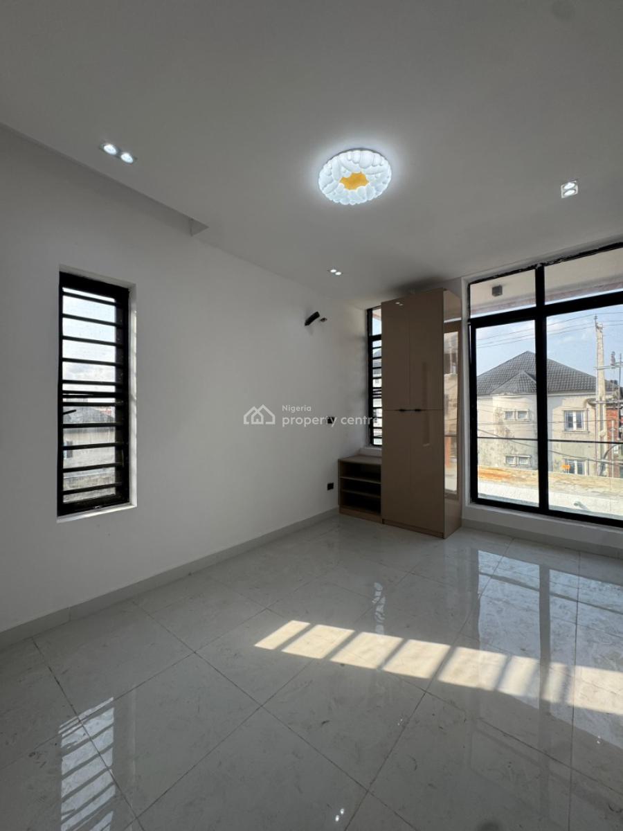 Spacious  Fully Serviced Apartments, Ologolo, Lekki, Lagos, Flat / Apartment for Sale