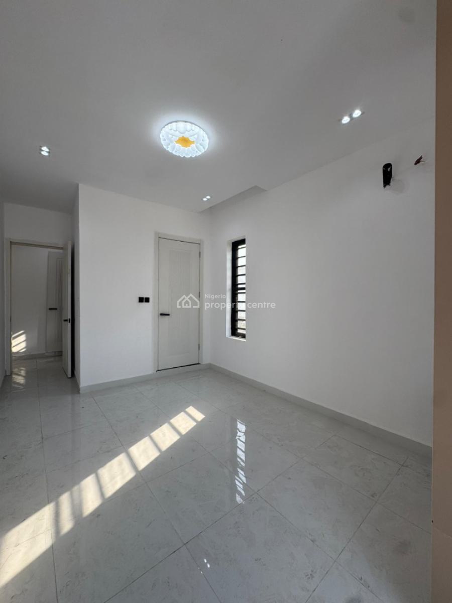 Spacious  Fully Serviced Apartments, Ologolo, Lekki, Lagos, Flat / Apartment for Sale