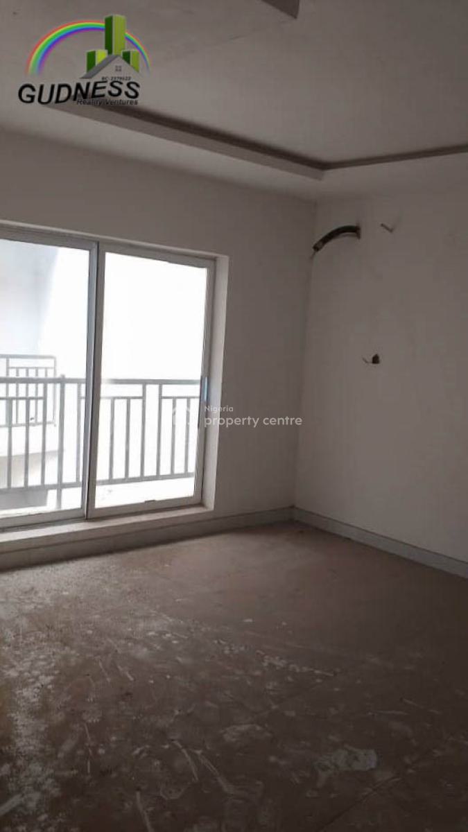 Serviced 3-bedroom En-suite Upstairs Flat with Bq, New Road, Lekki, Lagos, Flat / Apartment for Sale