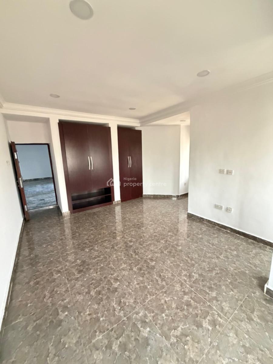 Spacious Serviced 3 Bedrooms with Bq, Lekki Phase 1, Lekki, Lagos, Flat / Apartment for Rent