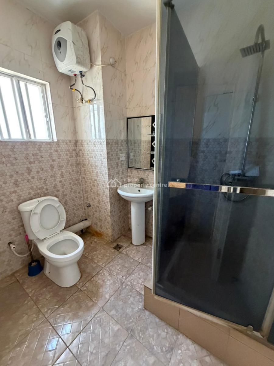 Spacious Serviced 3 Bedrooms with Bq, Lekki Phase 1, Lekki, Lagos, Flat / Apartment for Rent