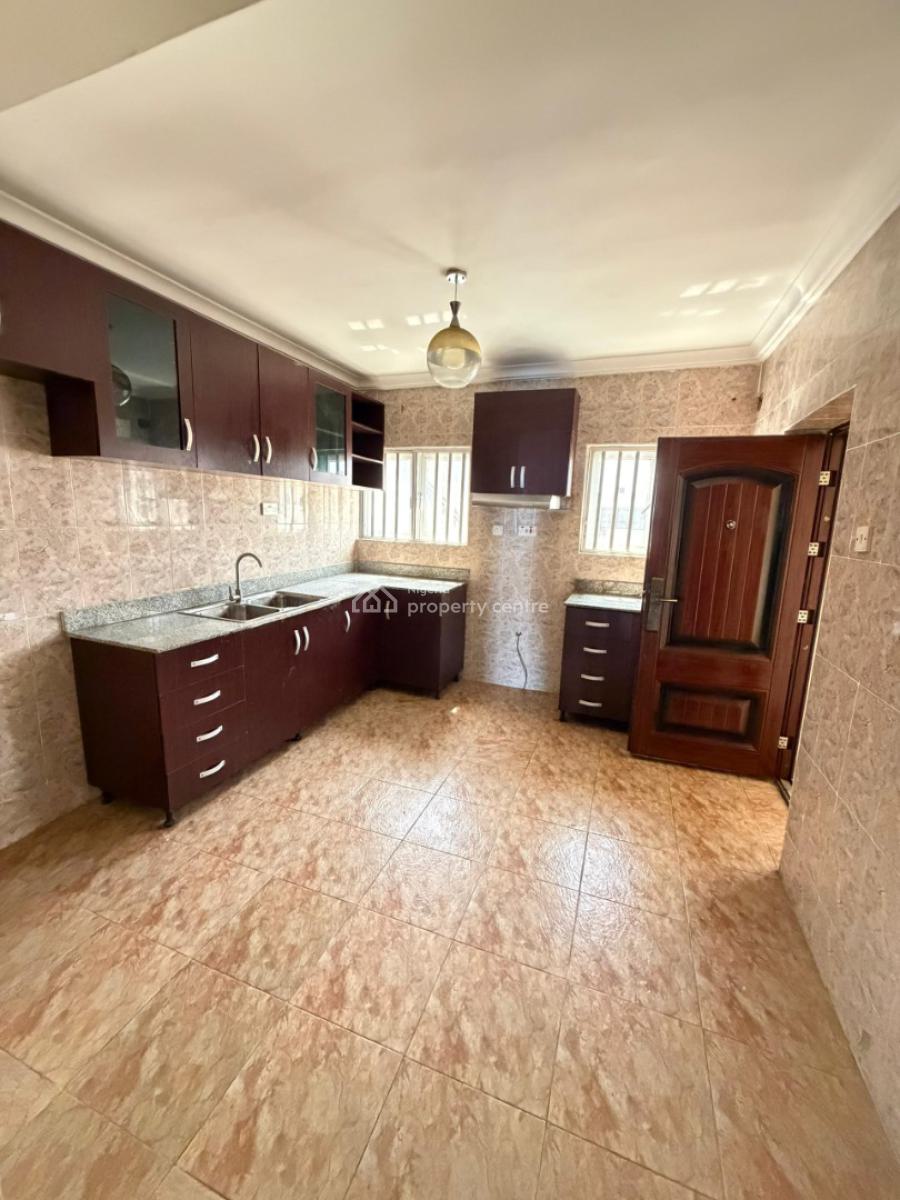 Spacious Serviced 3 Bedrooms with Bq, Lekki Phase 1, Lekki, Lagos, Flat / Apartment for Rent