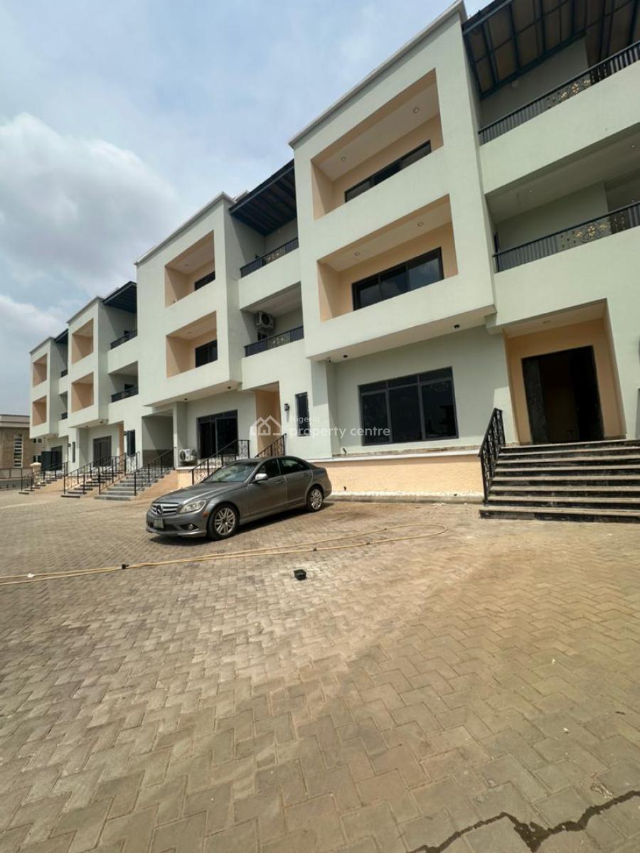 4bedrooms Terrace Duplex, Tarred Road, Guzape District, Abuja, Terraced Duplex for Rent