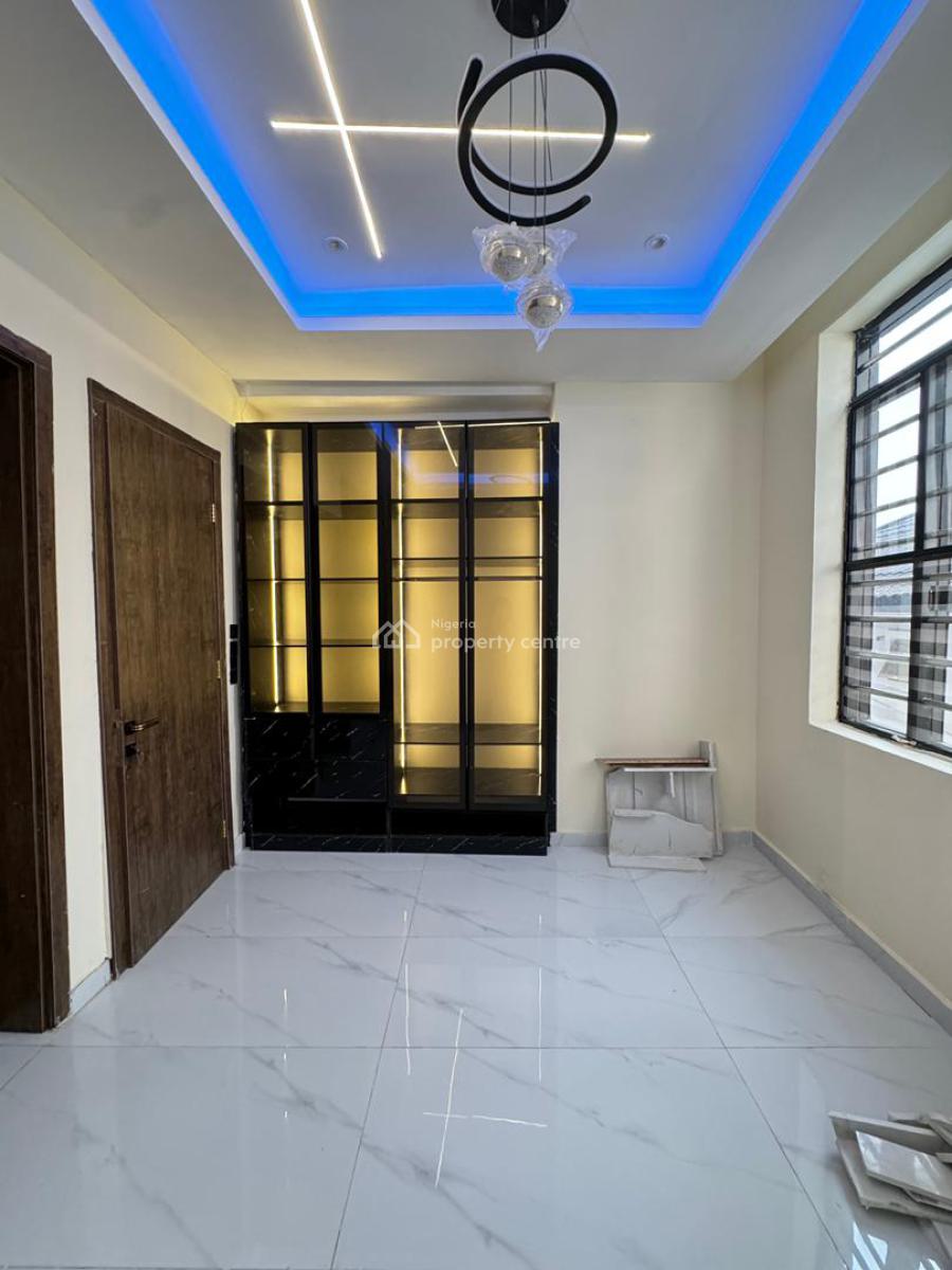 3 Bedrooms Apartment with Bq, Lekki Phase 1, Lekki, Lagos, Flat / Apartment for Sale