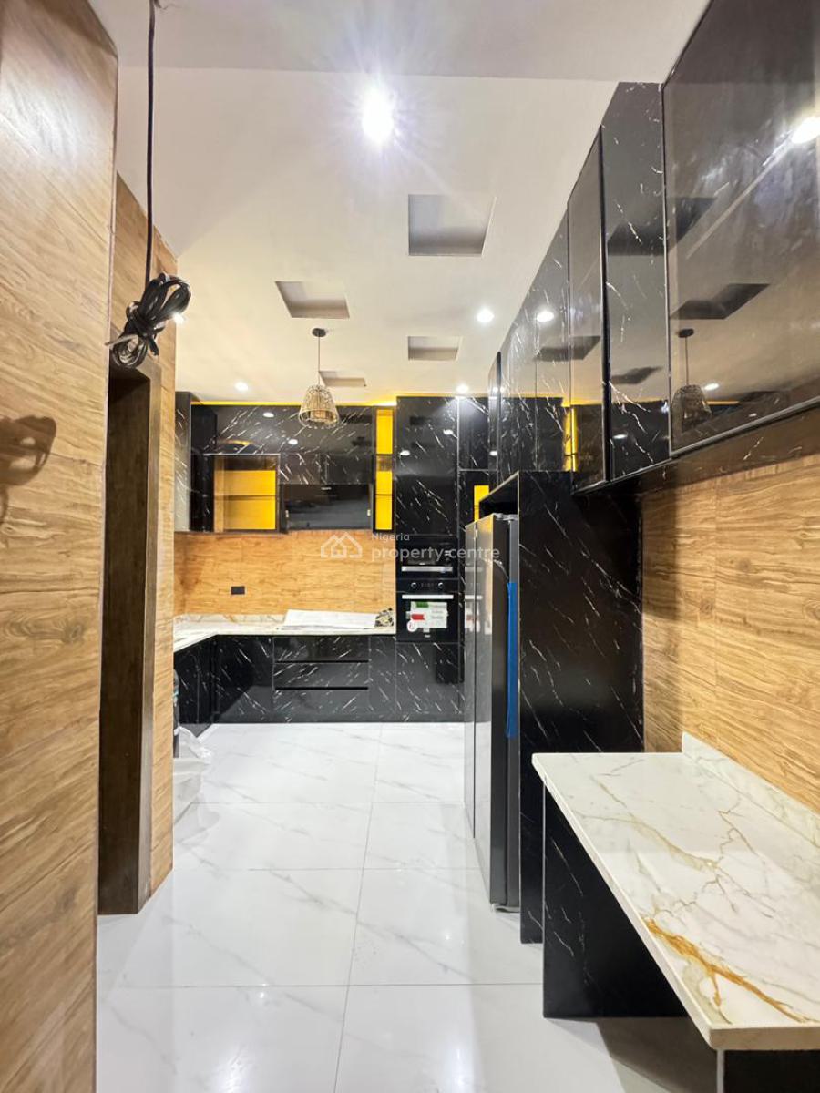 3 Bedrooms Apartment with Bq, Lekki Phase 1, Lekki, Lagos, Flat / Apartment for Sale