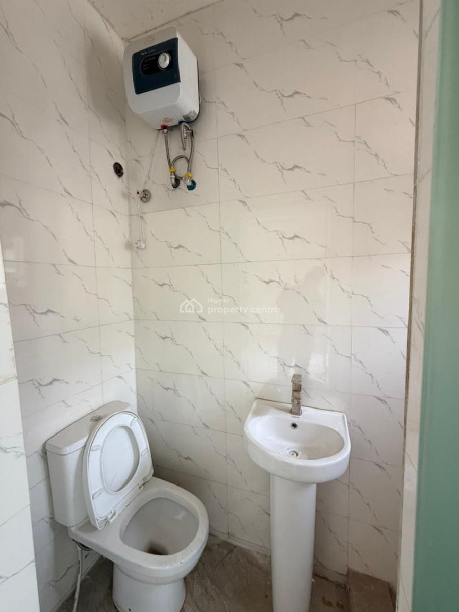 Well Positioned Studio Apartment in a Serene Neighborhood, Very Good Apartment for Lease and Shortlet , Sabo Yaba, Sabo, Yaba, Lagos, Flat / Apartment for Sale