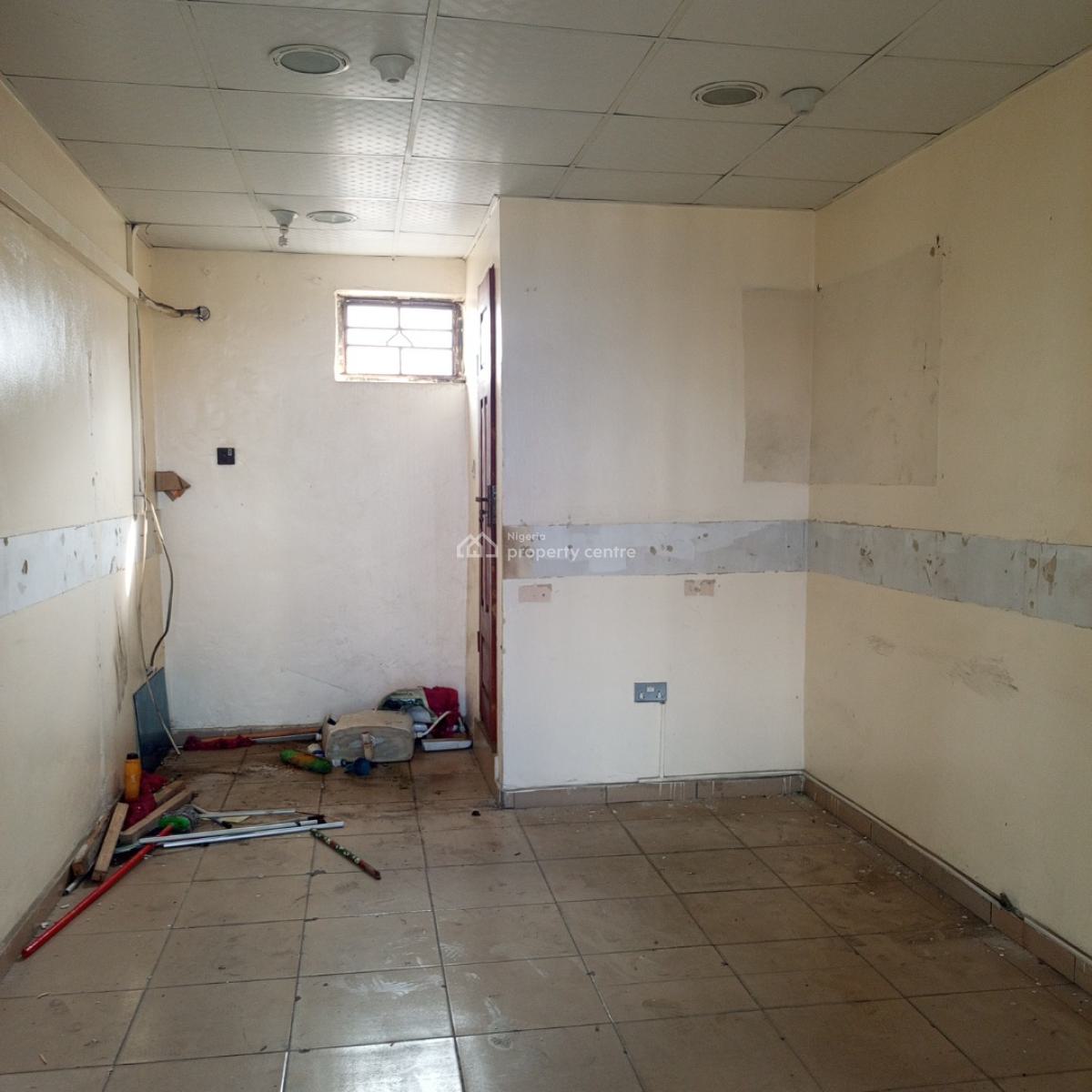 Sharp Shop with Private Toilet Facing Ado Road, Ado Road Ajah-lekki, Ajah, Lagos, Shop for Rent