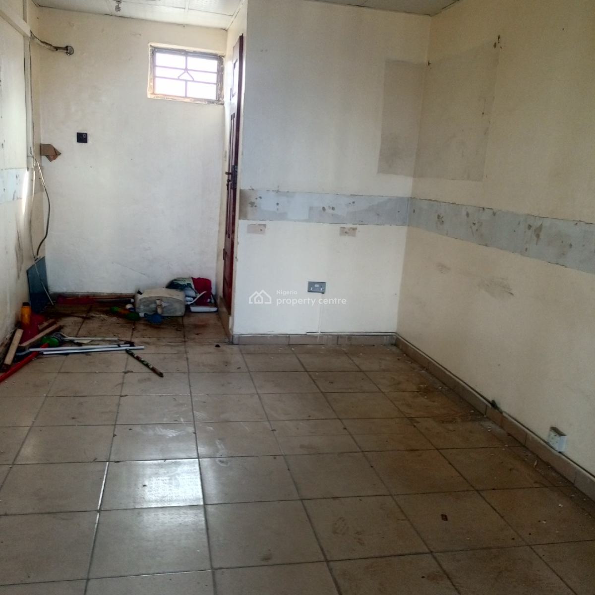 Sharp Shop with Private Toilet Facing Ado Road, Ado Road Ajah-lekki, Ajah, Lagos, Shop for Rent