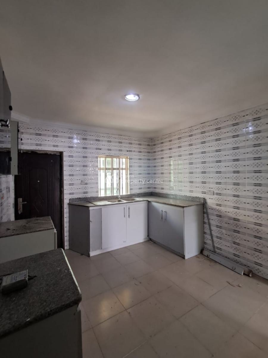 Renovated 3bedroom Flat (first Floor), Spg Road Ologolo, Lekki, Lagos, Flat / Apartment for Rent