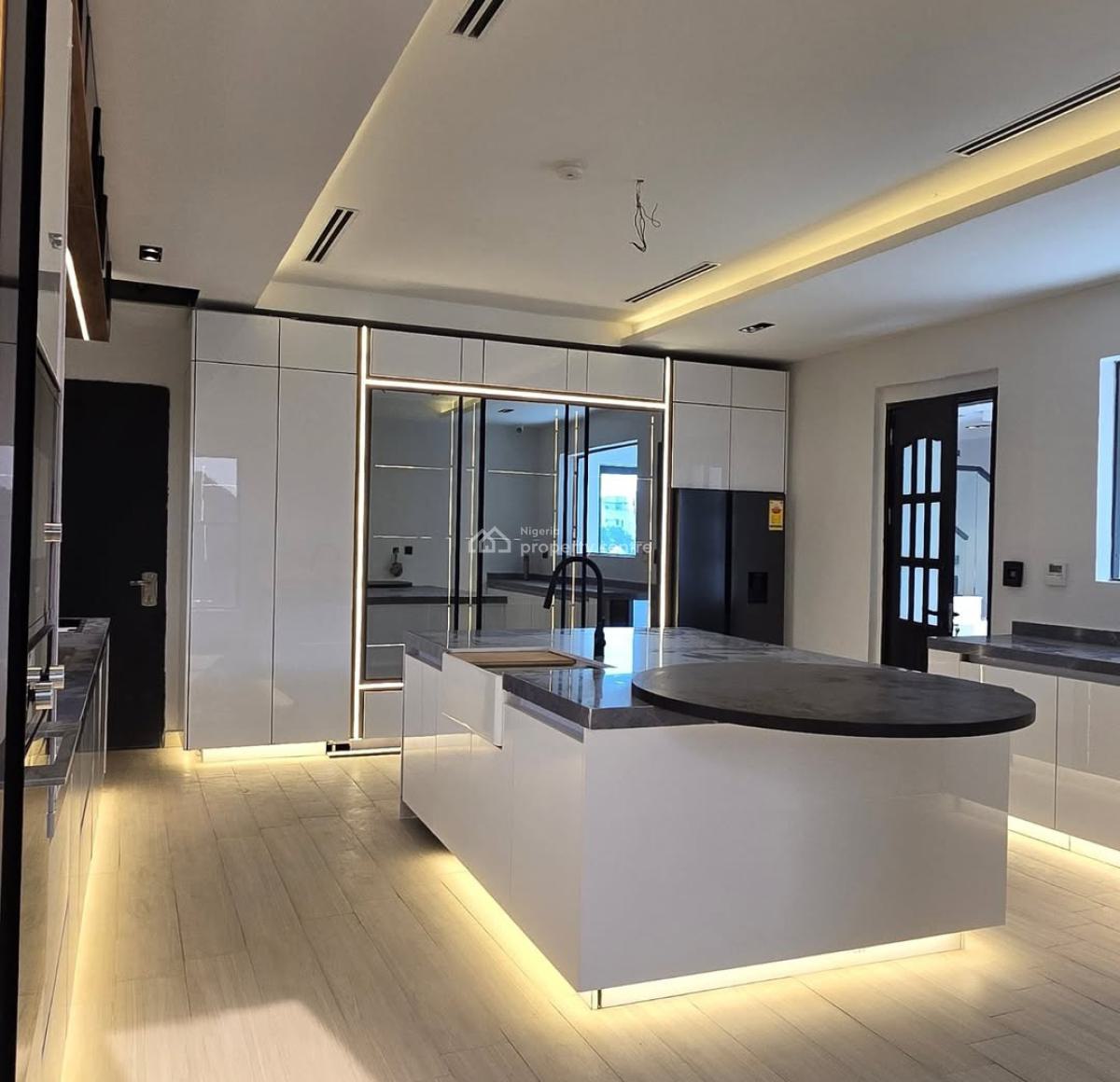 Smart 4 Bedrooms Maisonette, By Kia School, Wuye, Abuja, Block of Flats for Sale