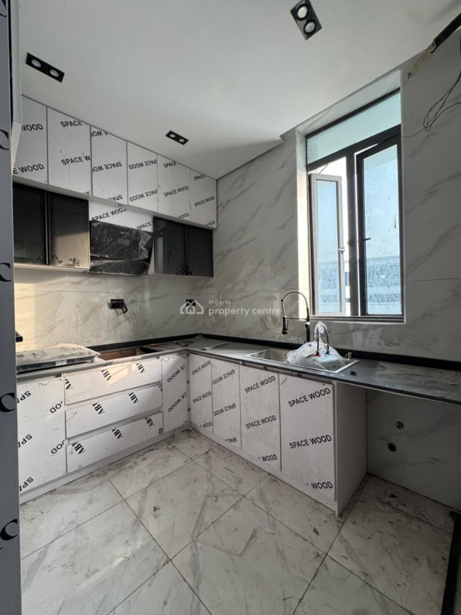 Spacious  1 and 2  Bedroom Apartments, Ologolo, Lekki, Lagos, House for Sale