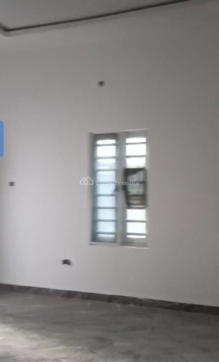 Newly Built 2 Bedroom  Upstairs, Personal Prepaid, Car Park,  Security, Alagomeji, Yaba, Lagos, Flat / Apartment for Rent