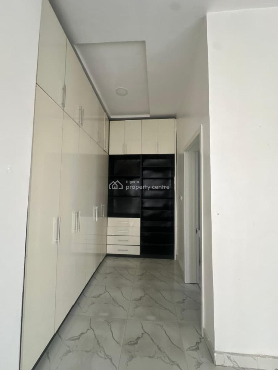 Spacious and Very Clean Master Bedroom in a Shared Apartment Upstairs., Orchid Road Before Roundabout, Lekki, Lagos, Flat / Apartment for Rent