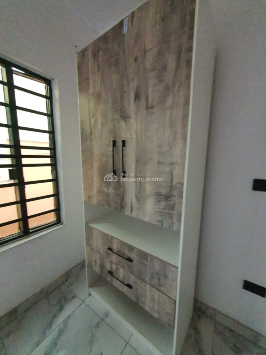 Massive & Exquisite 2-bedroom Upstairs Apartment, Ikate, Lekki, Lagos, Flat / Apartment for Rent