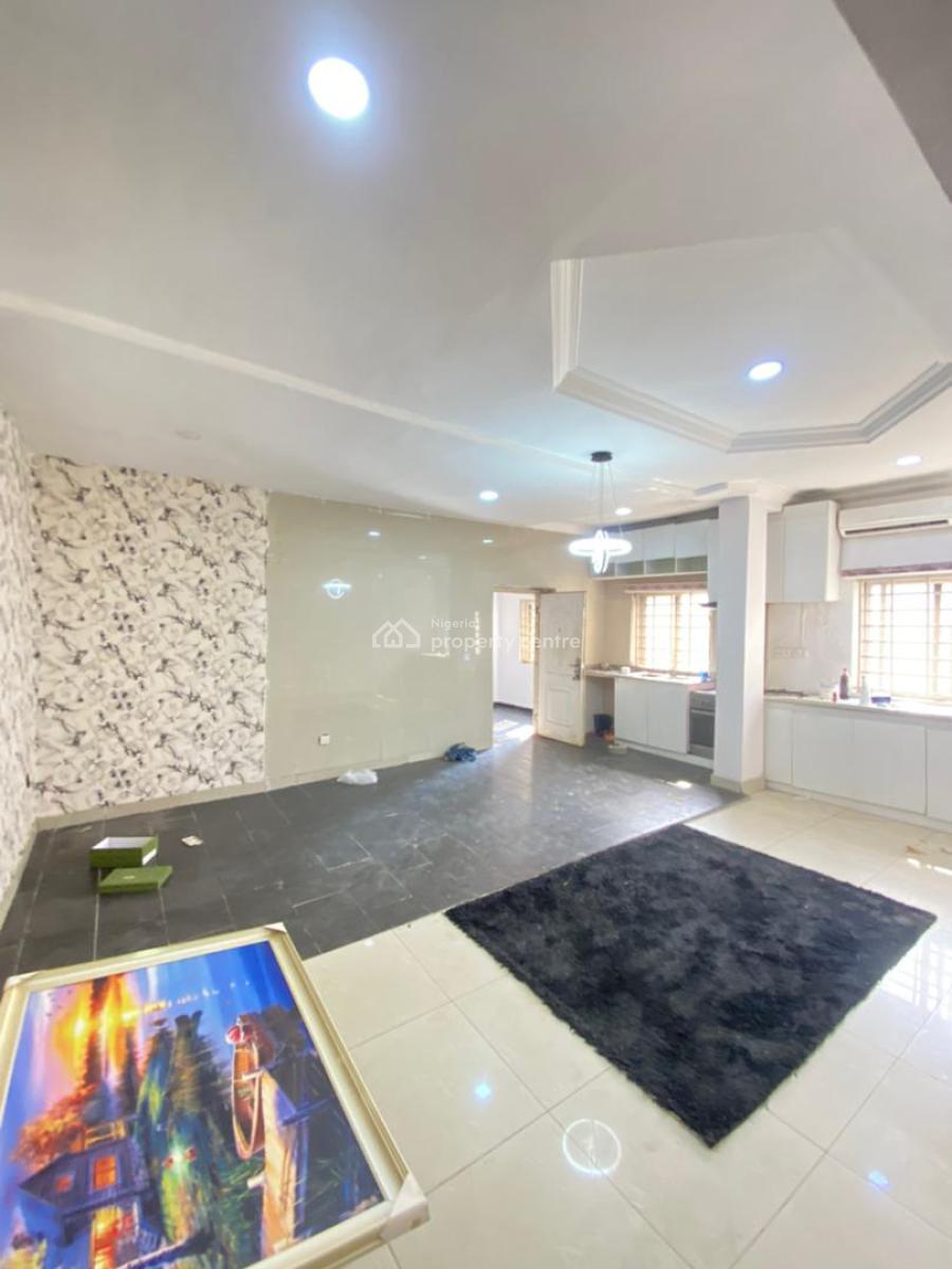 Spacious 2 Bedroom Apartment Upstairs, Lekki Phase 1, Lekki, Lagos, Flat / Apartment for Rent