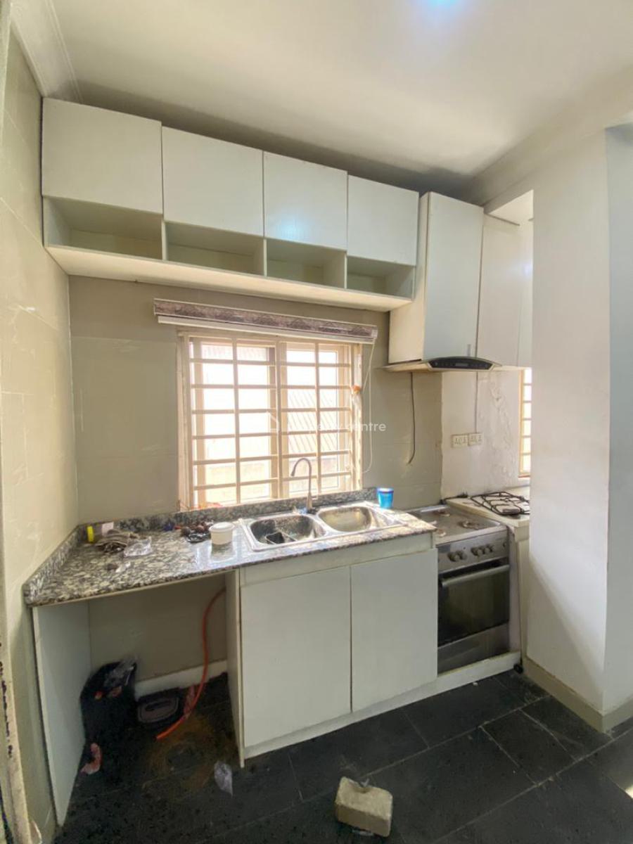 Spacious 2 Bedroom Apartment Upstairs, Lekki Phase 1, Lekki, Lagos, Flat / Apartment for Rent
