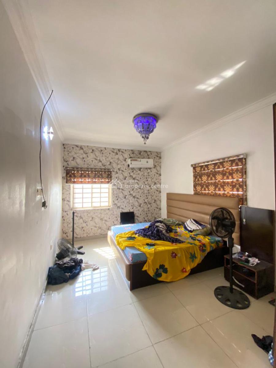 Spacious 2 Bedroom Apartment Upstairs, Lekki Phase 1, Lekki, Lagos, Flat / Apartment for Rent