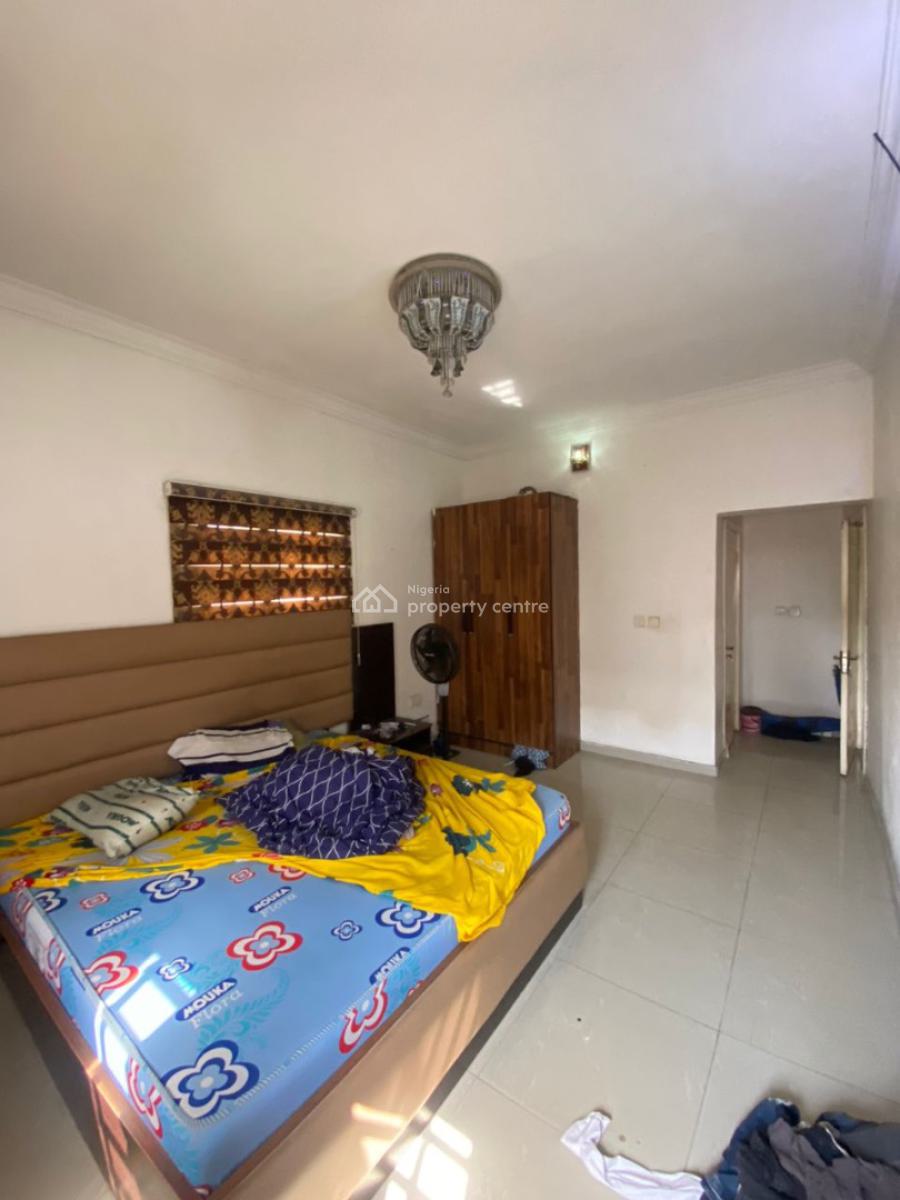 Spacious 2 Bedroom Apartment Upstairs, Lekki Phase 1, Lekki, Lagos, Flat / Apartment for Rent