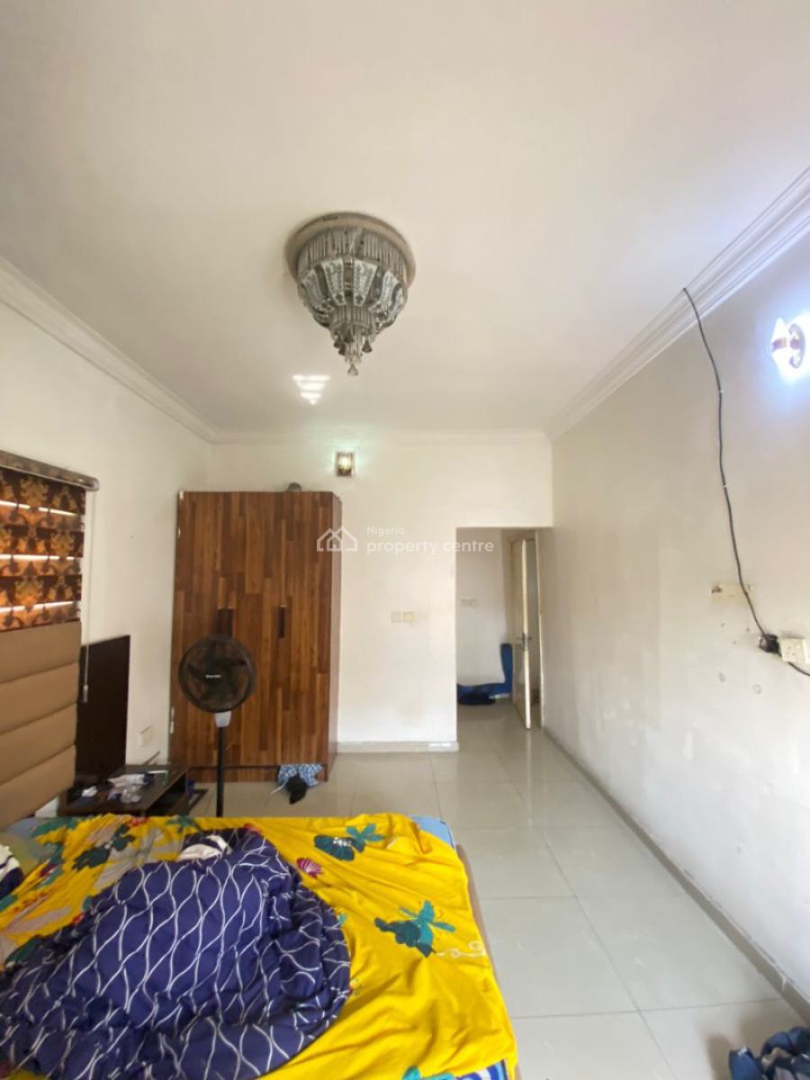 Spacious 2 Bedroom Apartment Upstairs, Lekki Phase 1, Lekki, Lagos, Flat / Apartment for Rent