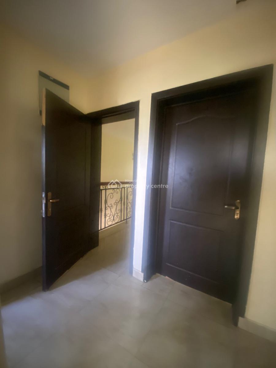 Lovely 3 Bedroom with Constant Light and Good Road in Secured Environment, Beside Emerald Estate. Mobile Road(before Ajah Bridge), Lekki, Lagos, Terraced Duplex for Rent