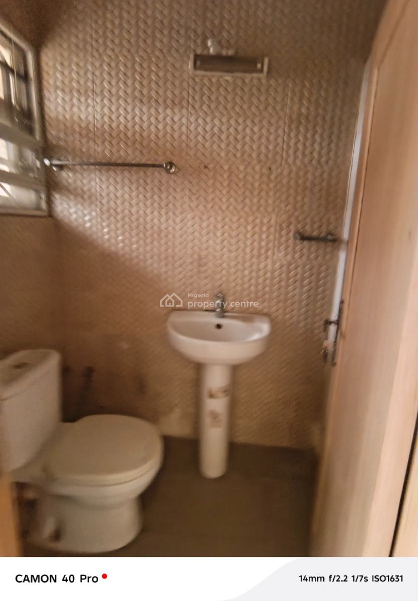 a Room in a Two Bedroom Flat Shared Apartment, Gardogan Estate, Osapa, Lekki, Lagos, Self Contain (single Rooms) for Rent