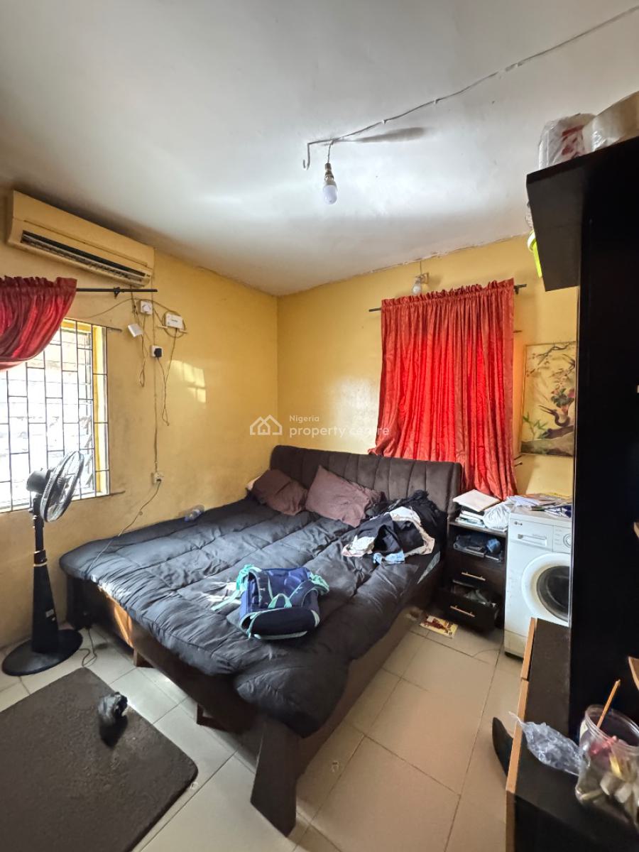 Distress 3 Bedroom Apartment, Surulere, Lagos, Block of Flats for Sale