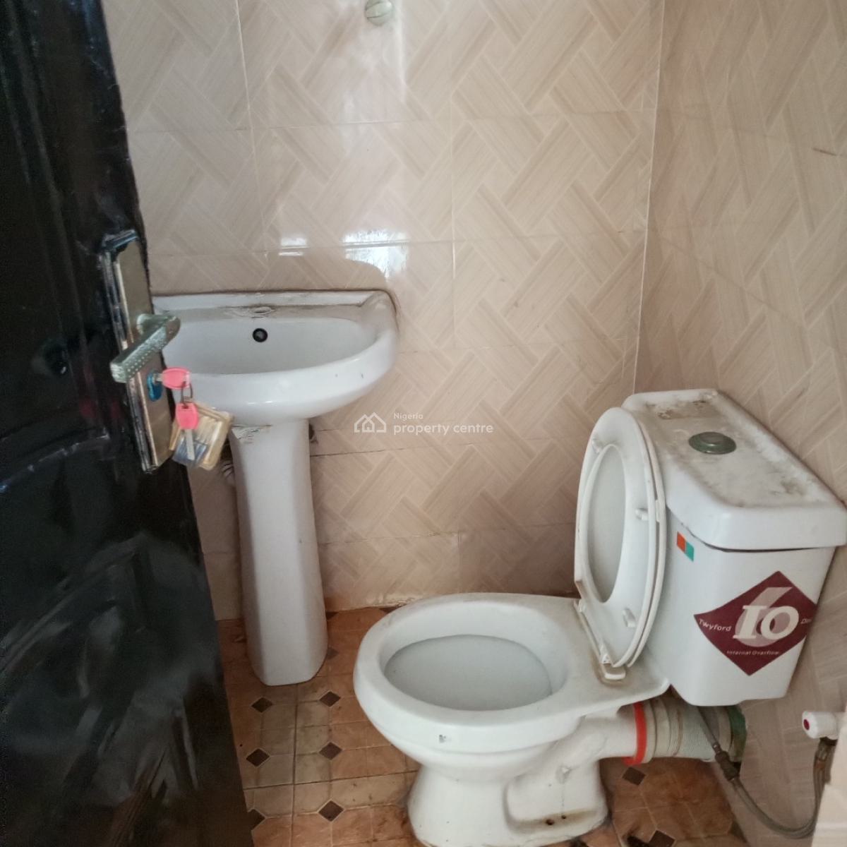 Spacious and Sharp 3bedroom Apartment (upstairs), Okun Ajah Lagos, Okun-ajah, Ajah, Lagos, Flat / Apartment for Rent